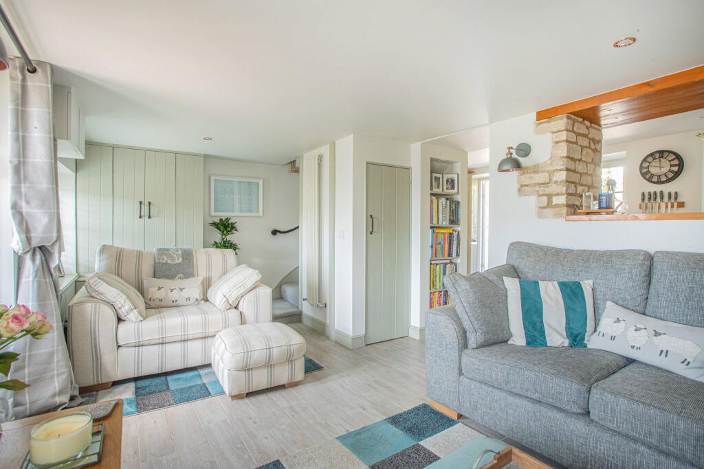House in Gloucester - View 4