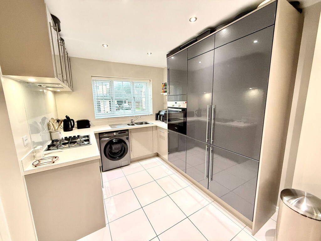 House in Sheffield, Stocksbridge - More