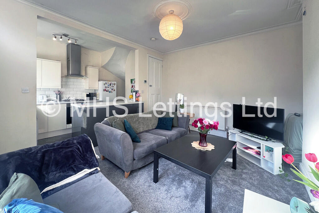 House in Leeds, West Yorkshire - View 2