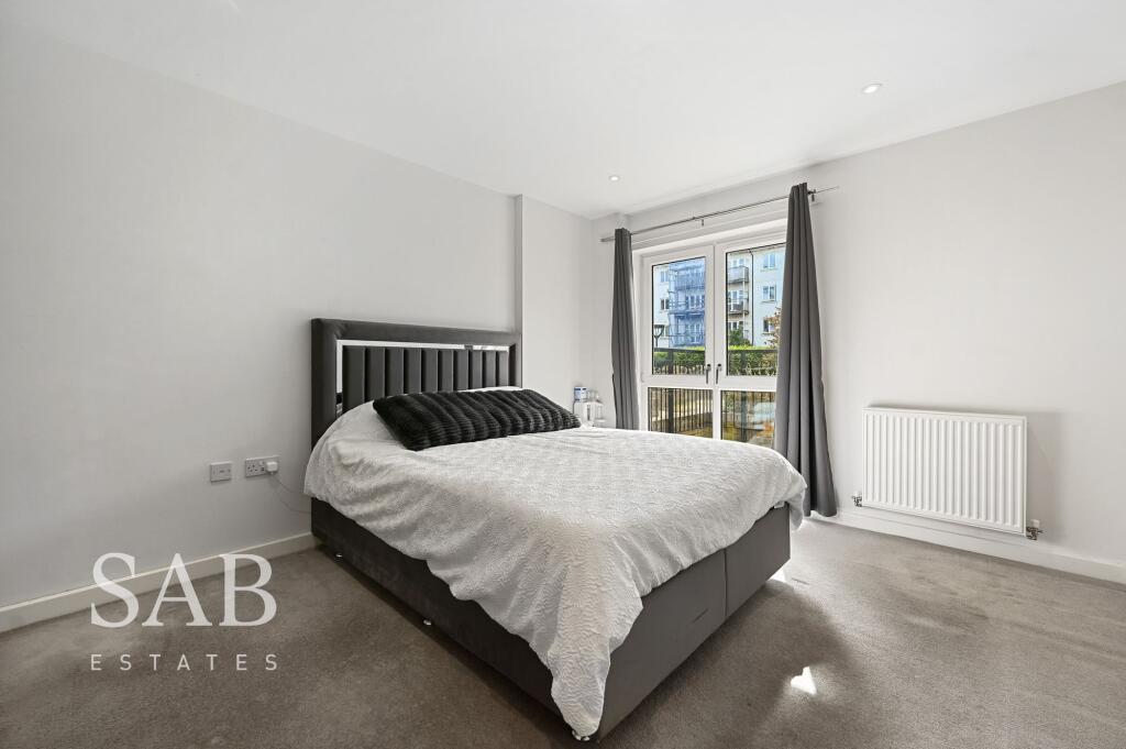 Apartment in Southall - View 5