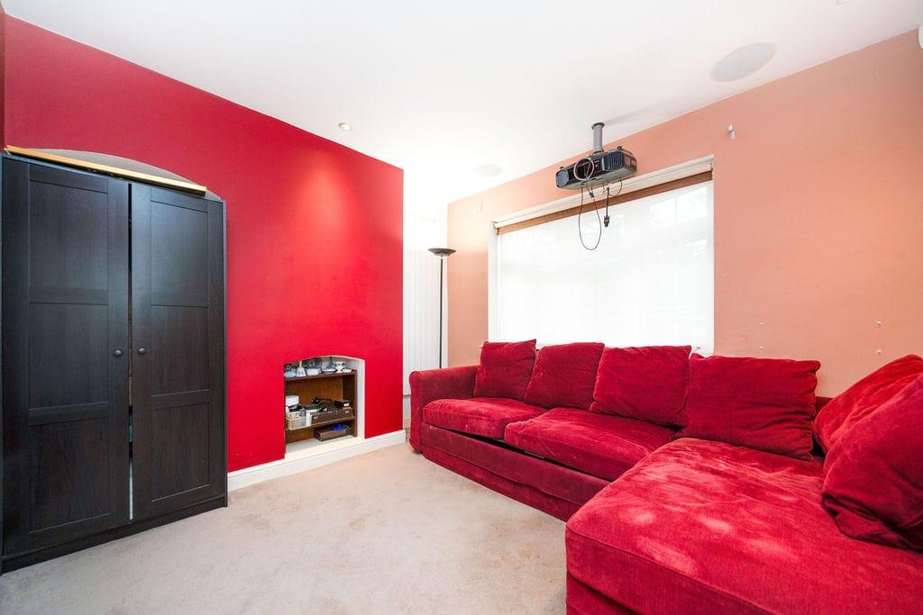 House in Richings Park, Iver - View 4