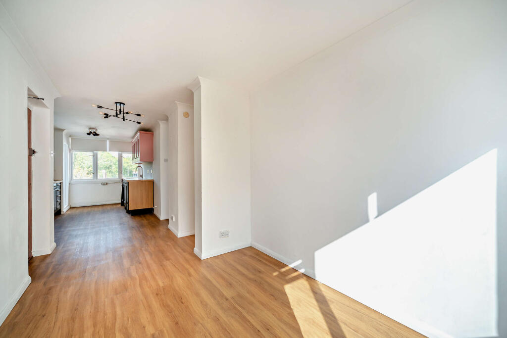 Apartment in Slough - View 5