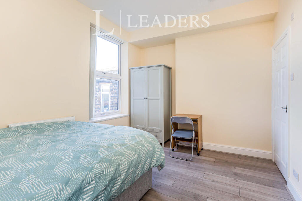 Main image of property: Snow Hill, ST1
