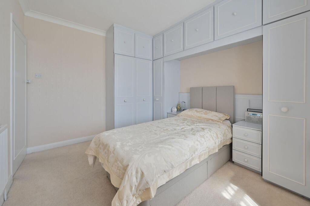 House in Hertsmere, Hertfordshire - View 4