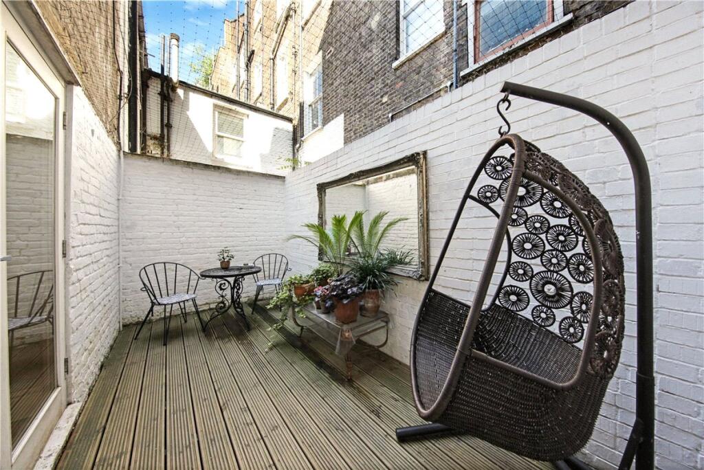 House in London - View 3
