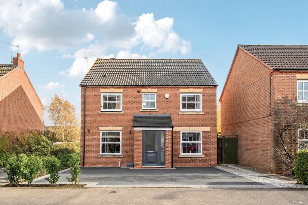 Main image of property: LEYLANDS WAY, WARWICK, WARWICKSHIRE, CV34