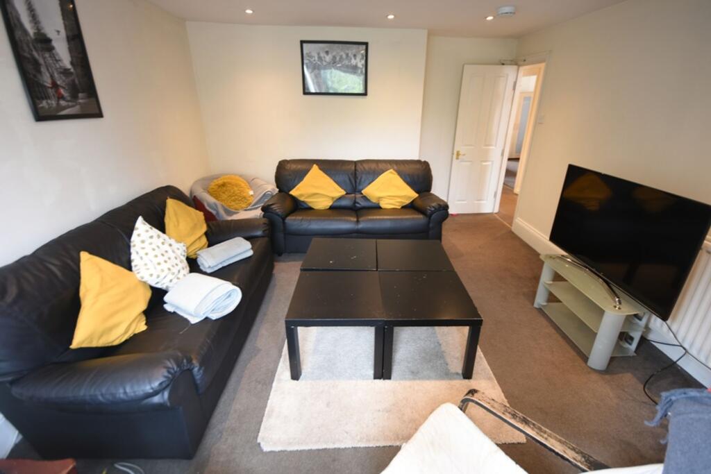 Apartment in Newcastle upon Tyne - View 3