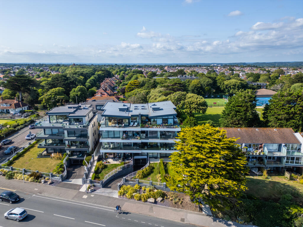 Apartment in Christchurch, Pokesdown, Bournemouth - View 4