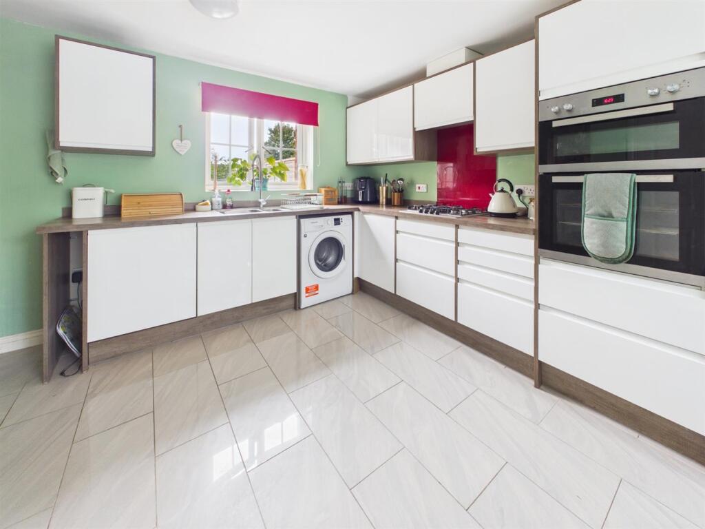 House in Gloucester - View 5