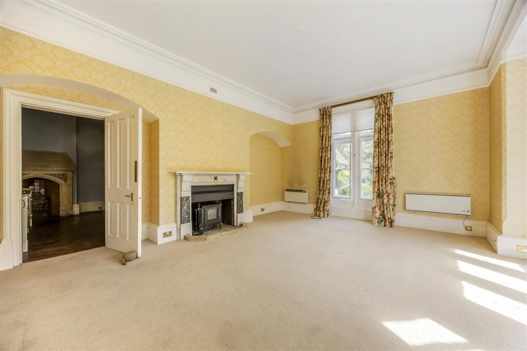 Apartment in Gloucester - View 4