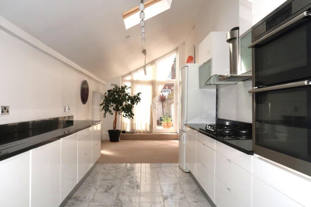 House in Cardiff - View 4