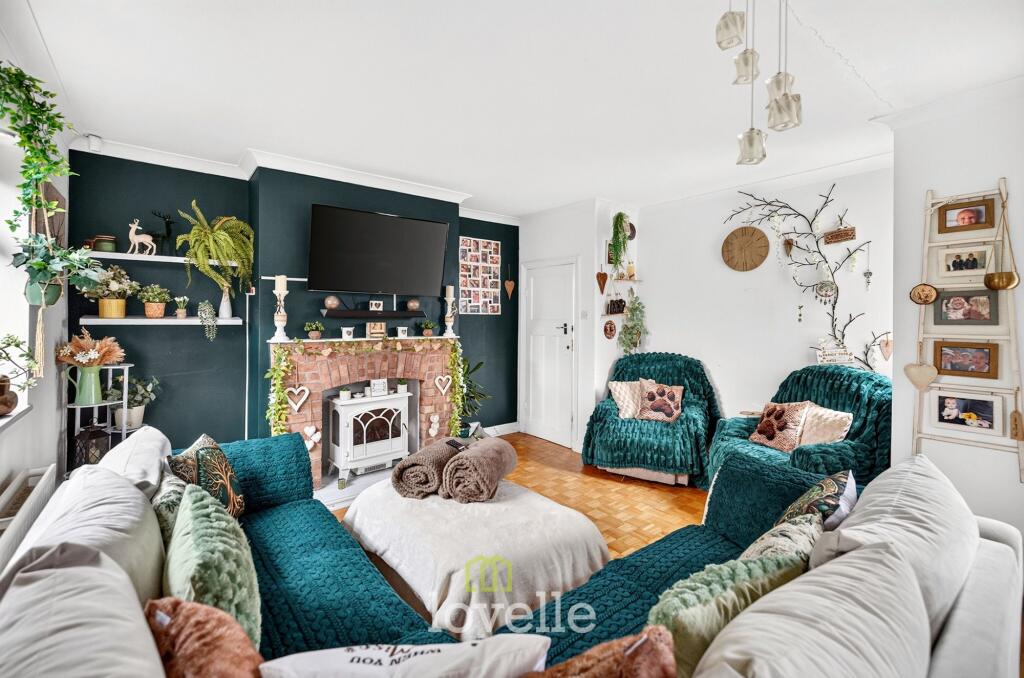House in Grimsby, Nunsthorpe - More