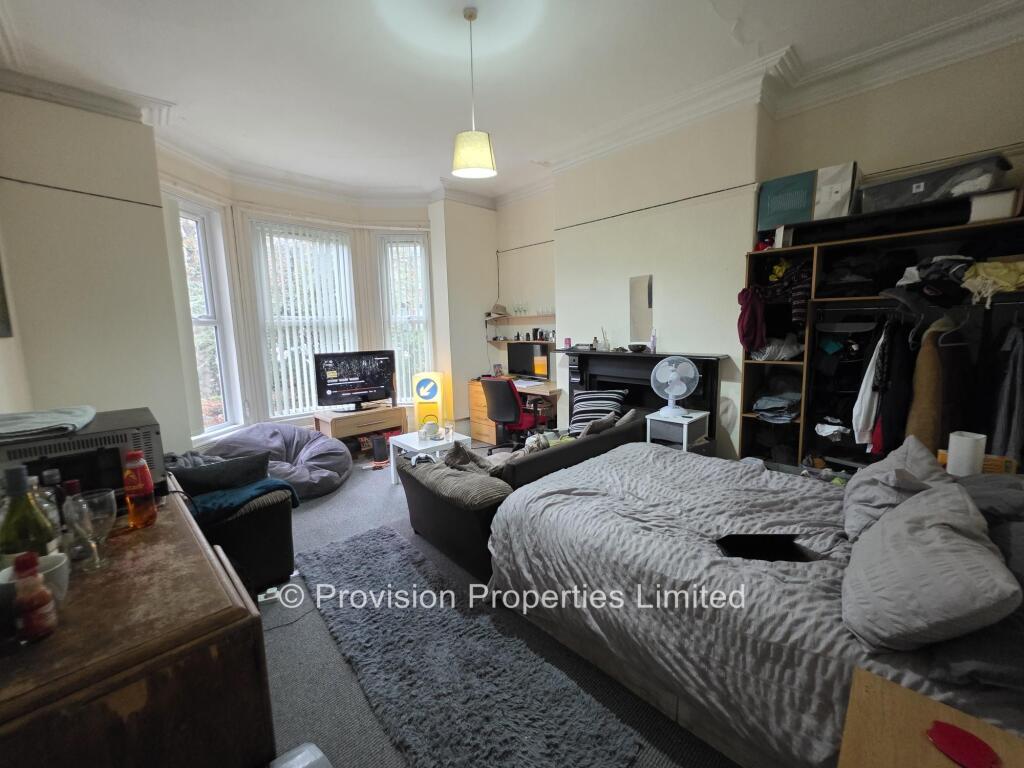 8 bedroom terraced house for rent
