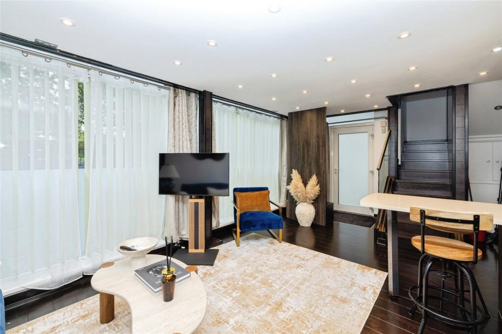 Apartment in London, St. George in the East, Wapping - View 3