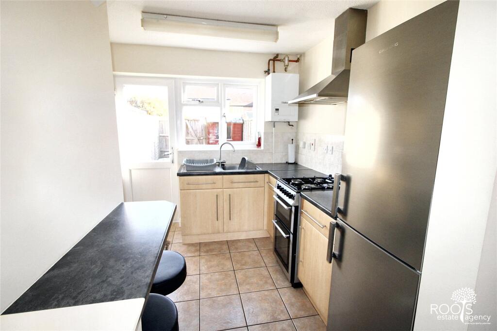 Nideggen Close, Thatcham, Berkshire, RG19 photo 4