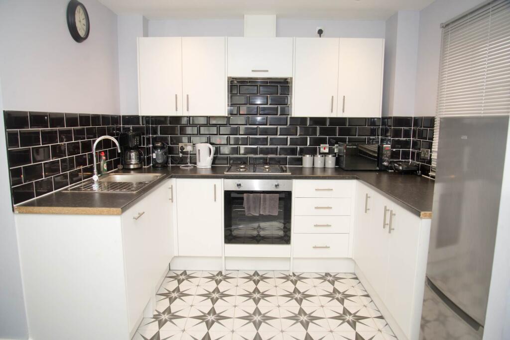 Thamesmead West, SE28 0PD photo 4