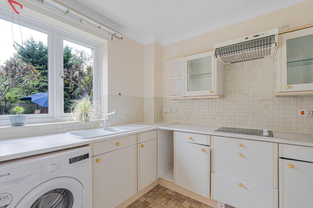 Apartment in Cheltenham, Warden Hill, Lansdown - View 2