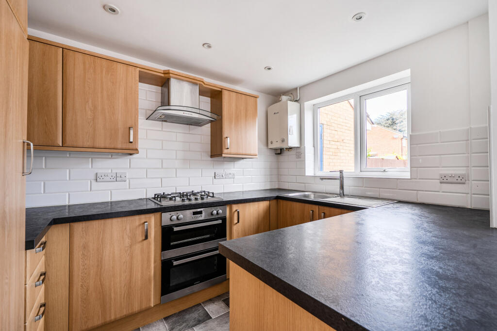 Thames Drive, Taunton, Somerset photo 4
