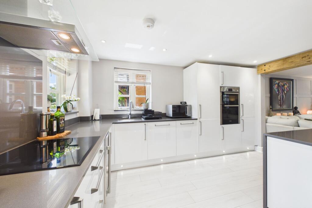 House in Milton Keynes, Thornborough - More