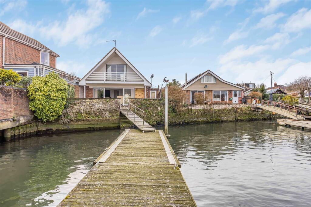 4-bed house on 268 PRIORY ROAD, £600,000