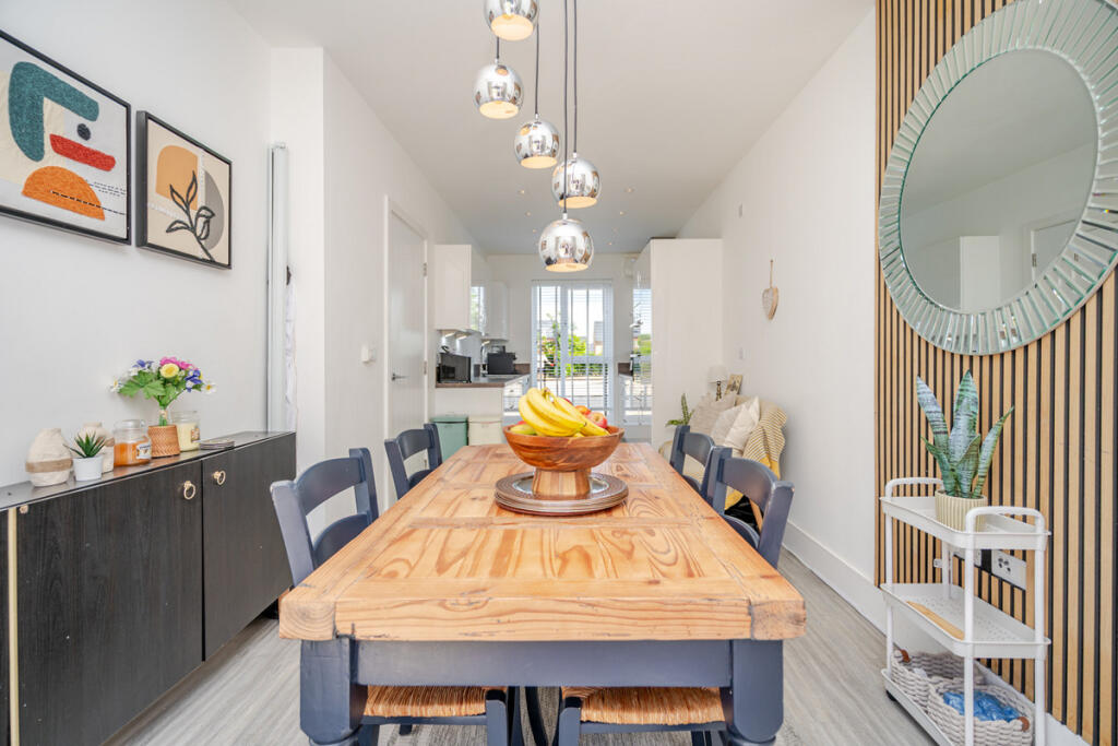 House in Milton Keynes, Brooklands, Broughton and Milton Keynes - View 2
