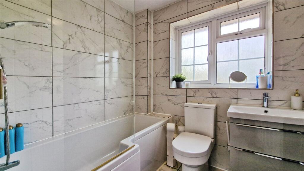 House in Binfield, Bracknell Forest - More