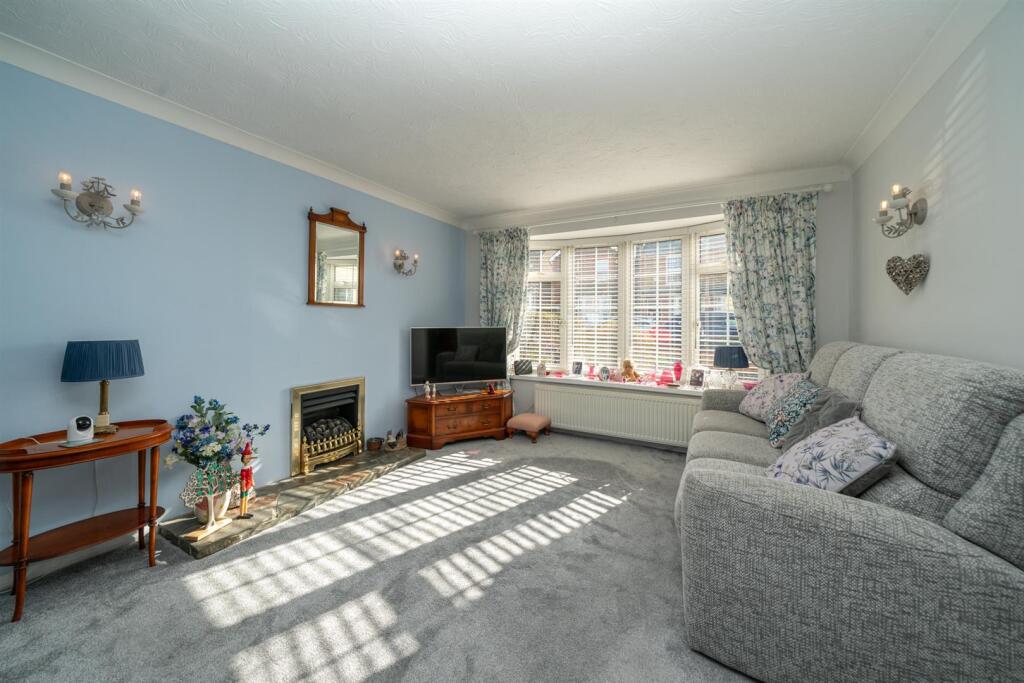 Breakspeare Road, Abbots Langley photo 4