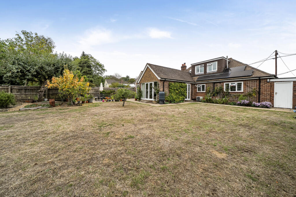 House in Upper Basildon, Basildon - View 2