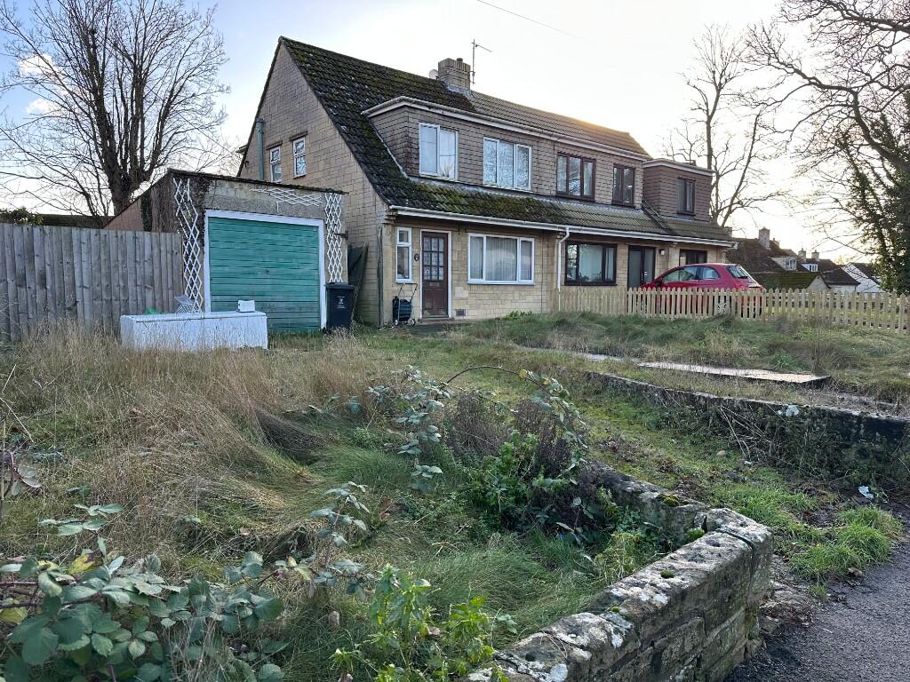 3-bed semi-detached on Cricklade Road, Highworth, £285,000