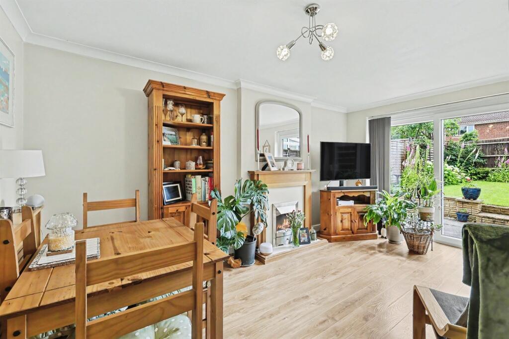 House in Northampton, West Hunsbury - More