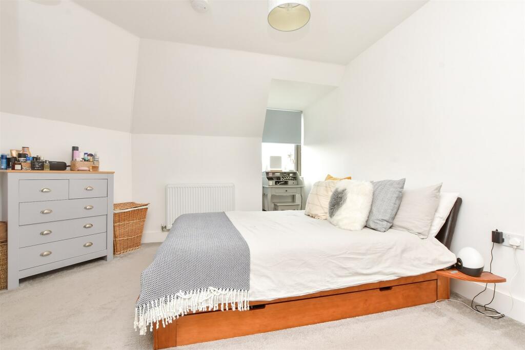 Apartment in Croydon - View 5