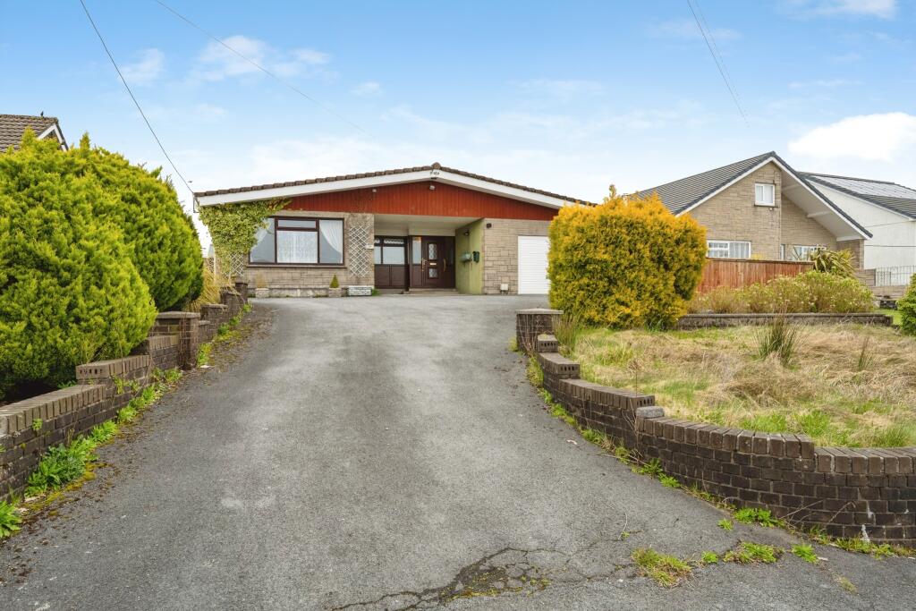 Main image of property: Heol Y Parc, Llanelli, SA14