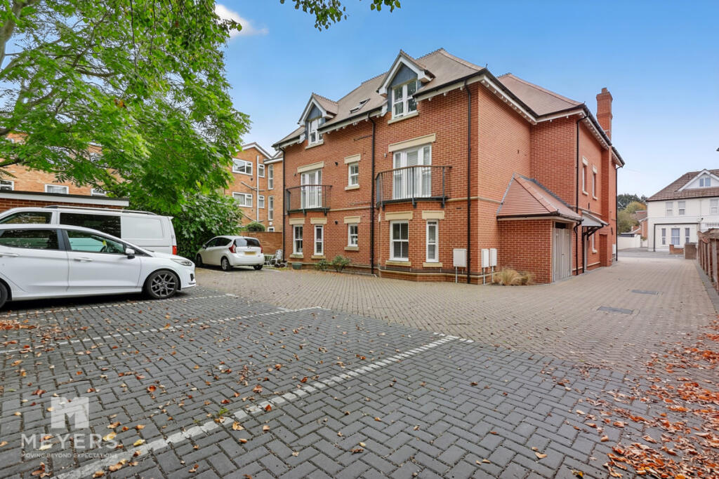 Apartment in Bournemouth, Boscombe - View 2
