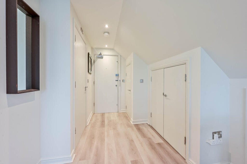 Apartment in London - View 5