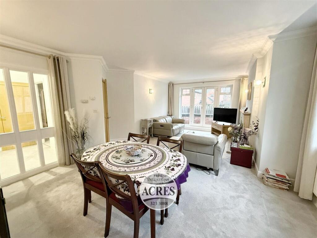 Apartment in Walsall, West Midlands - View 4