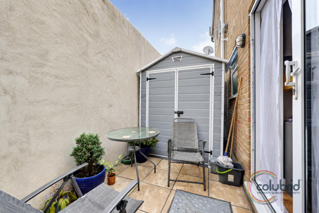 Apartment in Romford - View 4