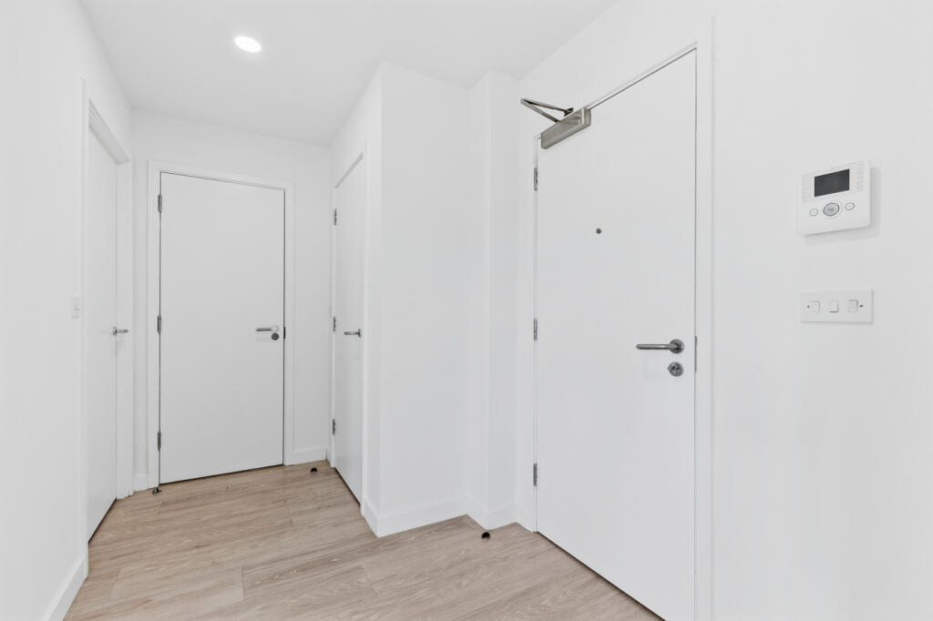 Apartment in Crawley, West Sussex - View 4