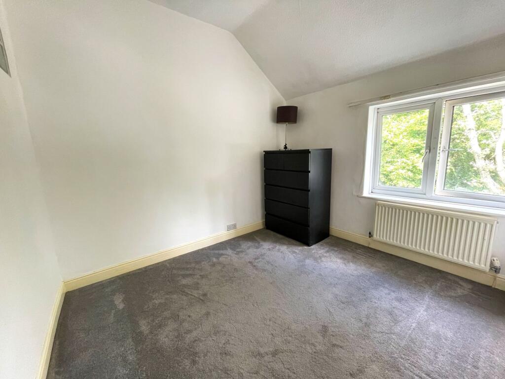 House in Knutsford, Cheshire East - More