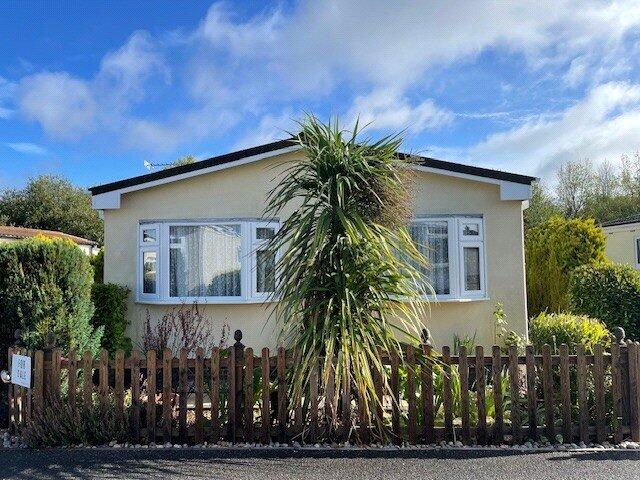 2-bed detached on Selwood Park, Weymans Avenue, Kinson, Bournemouth, Dorset, BH10, £175,000