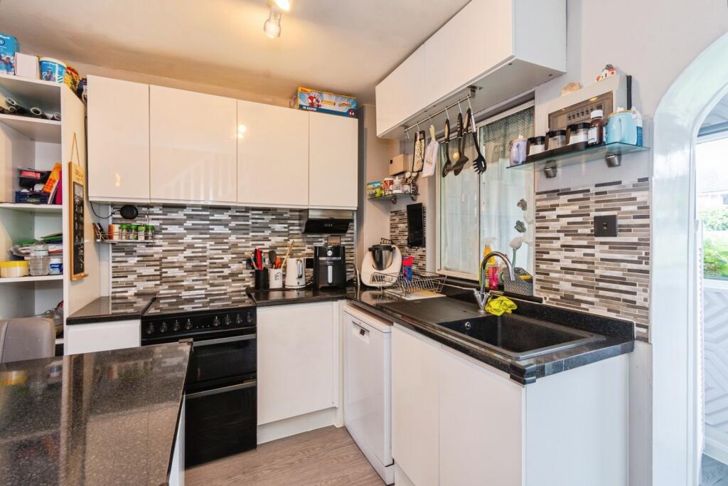 House in Twickenham - More