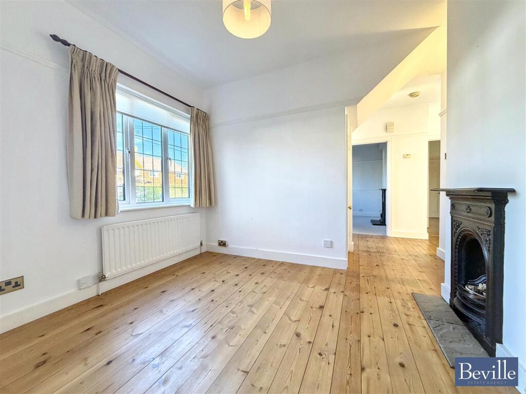 Grove Road, Sonning Common - View 4