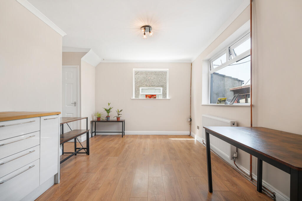 Chestnut Avenue, Doncaster, DN11 - View 4