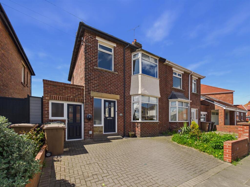 Main image of property: Links Road, Cullercoats