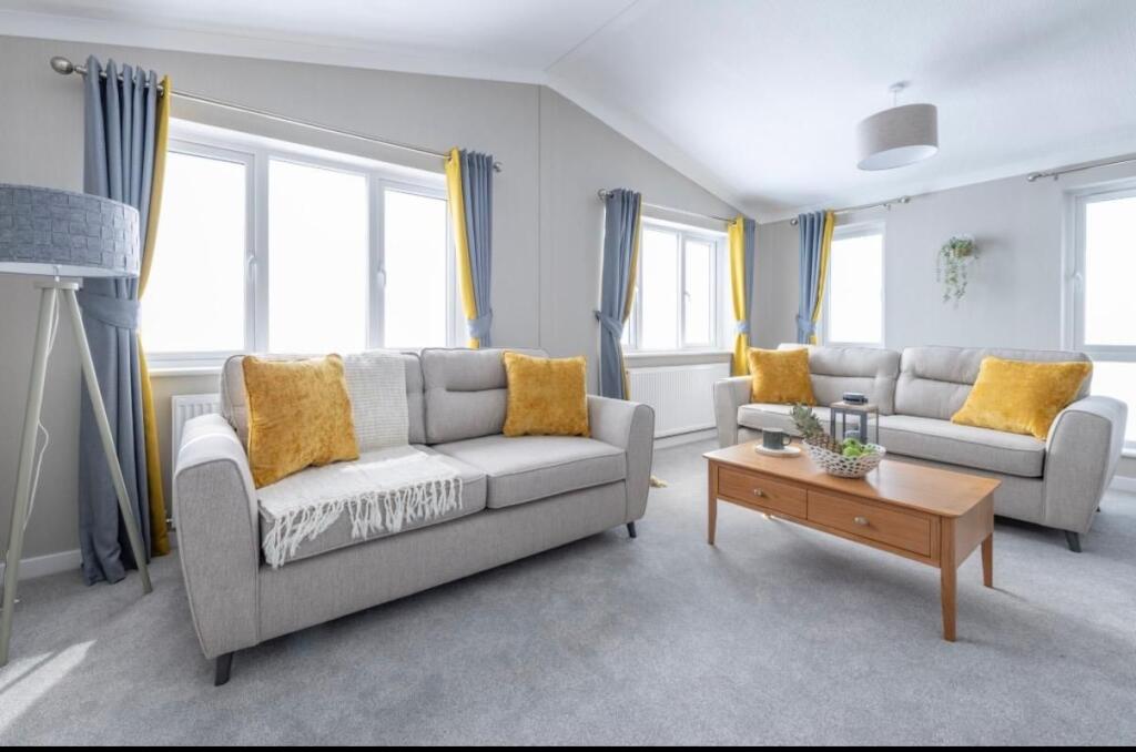 House in Evesham, Hampton - View 4
