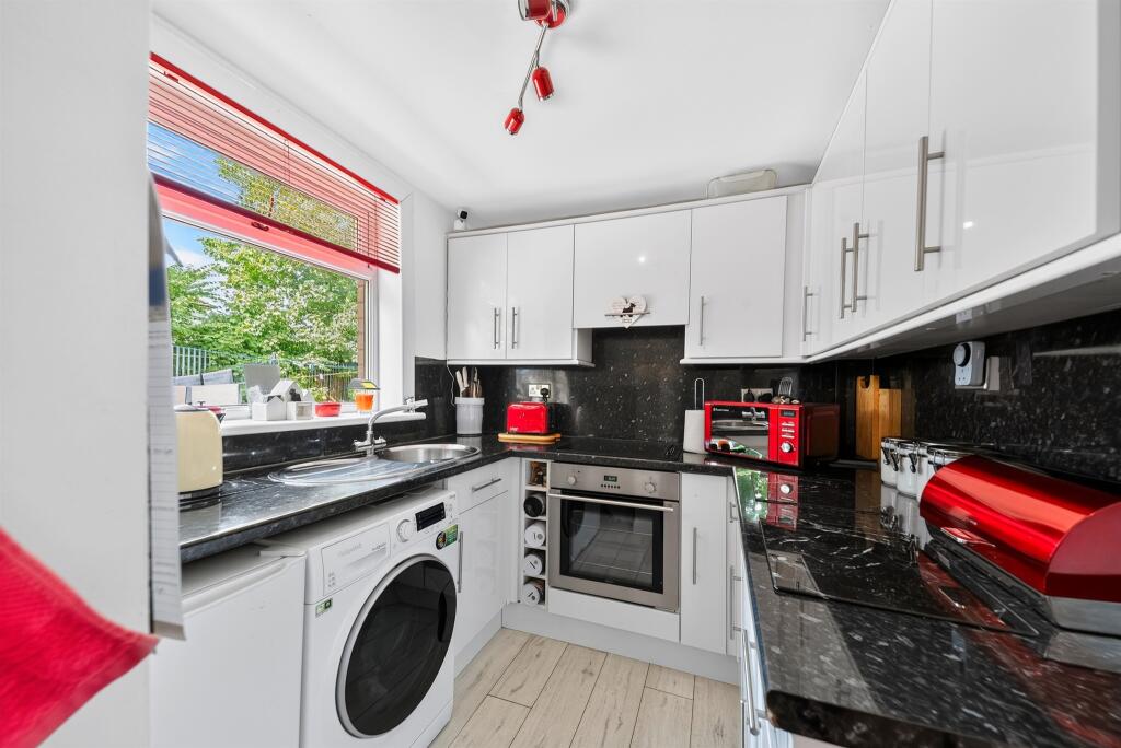 Apartment in Glasgow, South Lanarkshire - View 4