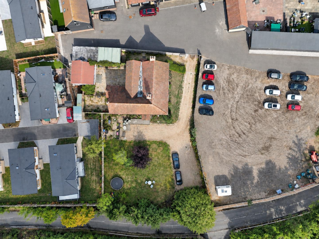 House in Southend-on-Sea - View 2