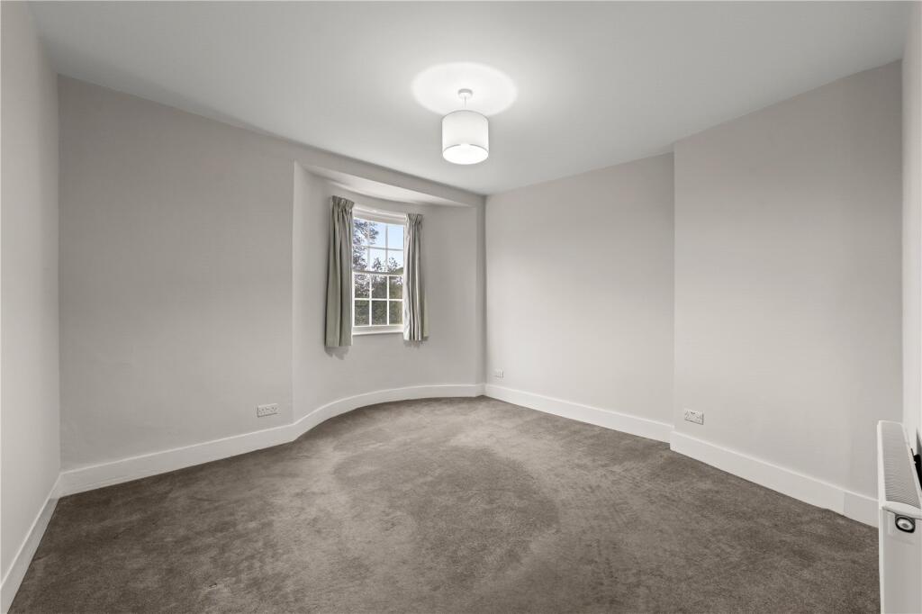 House in Richmond, Kew - More
