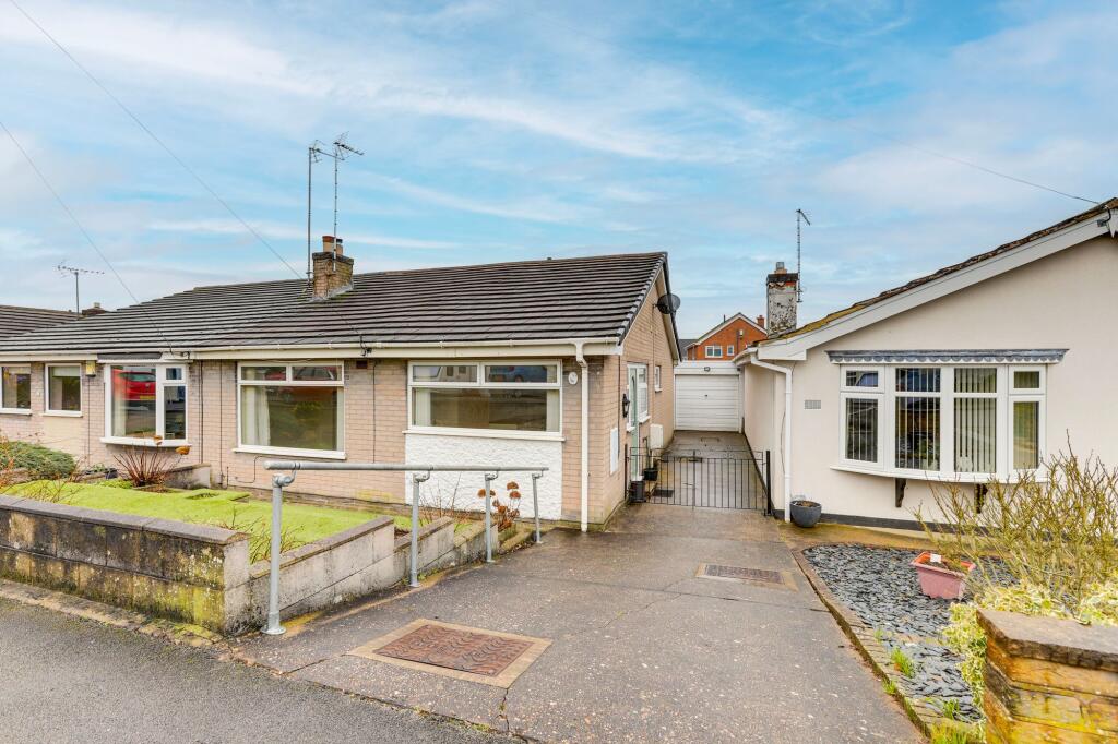 2-bed semi-detached on Auckland Road, Hucknall, NG15, £210,000