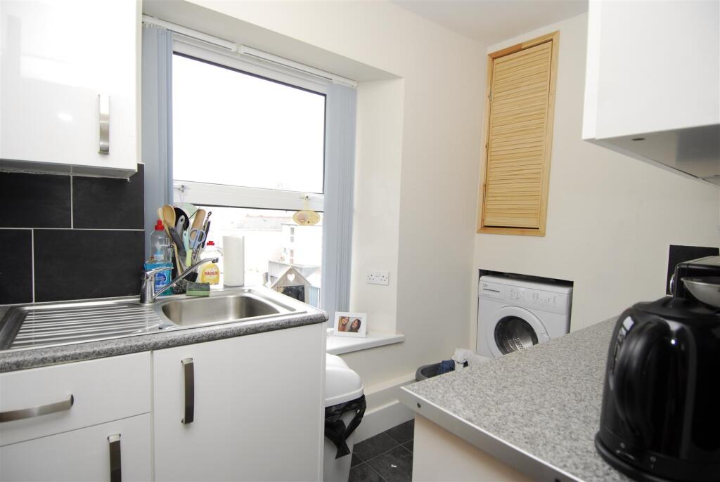 Apartment in Plymouth - View 3