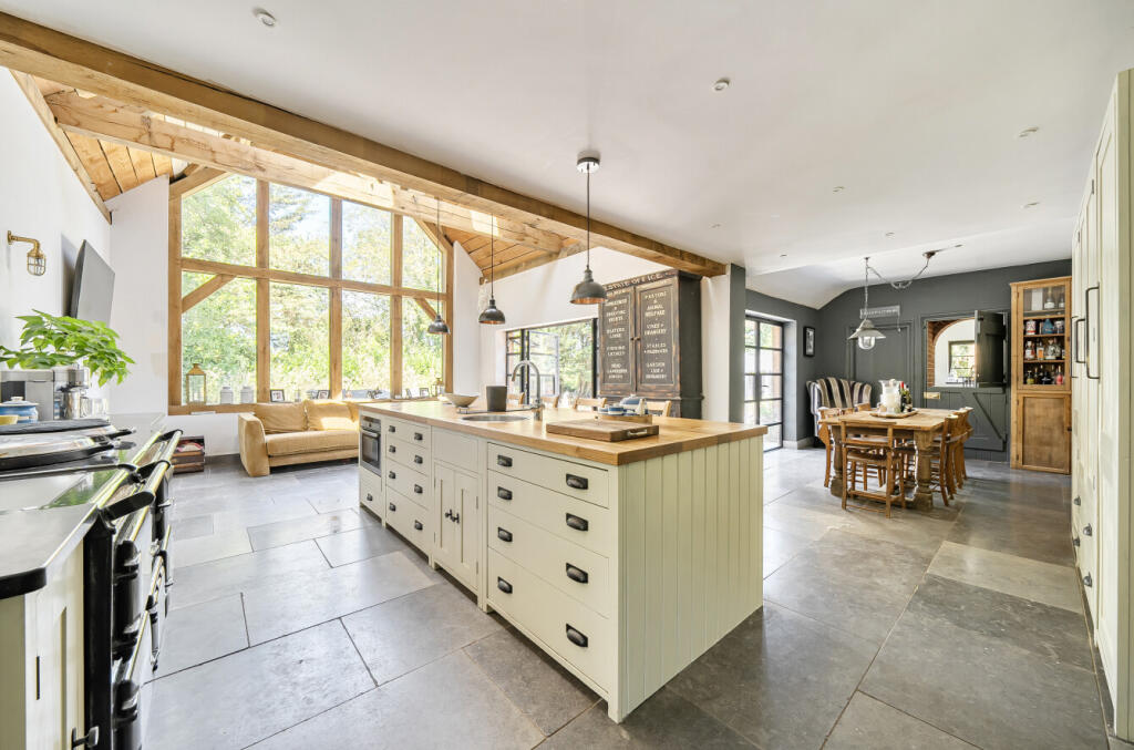 Castle Farm Lane, Wickham, Fareham, Hampshire, PO17 - View 4